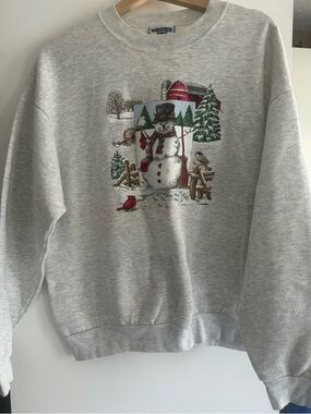 Lee Gray Crewneck Sweater with Snowman Graphic